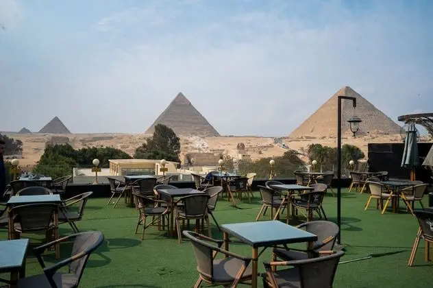Shadow Pyramids View INN