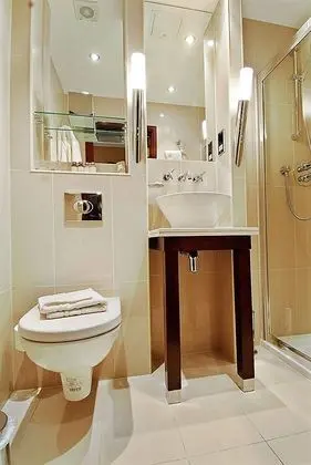 Shaftesbury Hyde Park International