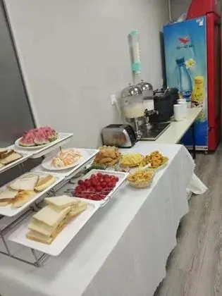 Shanghai Pudong Airport Yueshangju Hotel - Yerinde Yemek