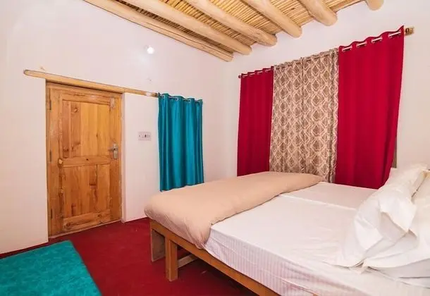 Shangri La Camp - Öne Çıkan Resim