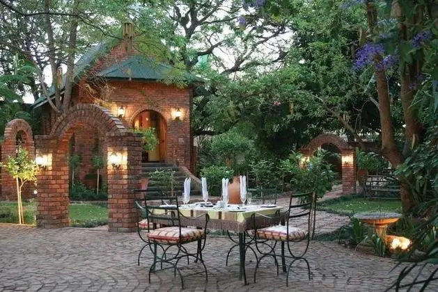 Shangri-La Country Hotel