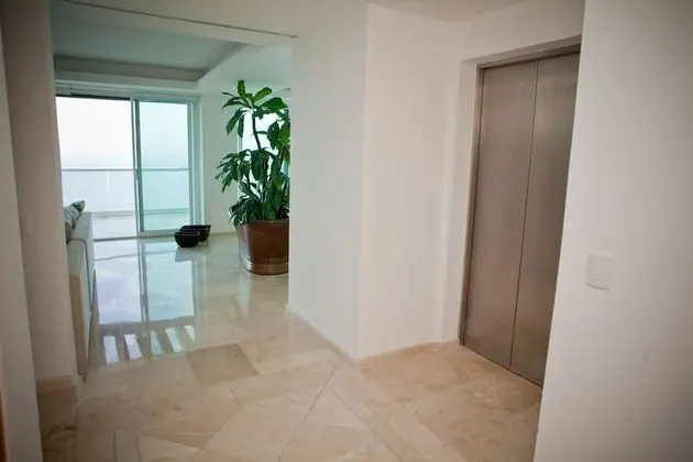 Shangri La Penthouses by Cheap Getaway - Lobi