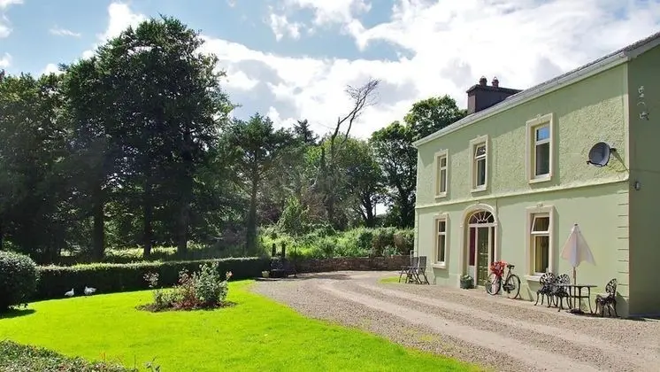 Shannon View 3 Bed Farm House With Private Parking