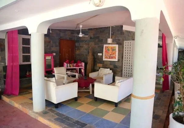 Shantie Shakthi Vagator Resort with Swimming Pool - Lobi