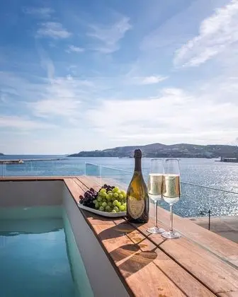Shapes Luxury Suites - Havuz