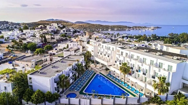Shark Club Hotel