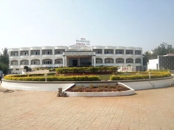 Hotel Shashinag Clarks Inn