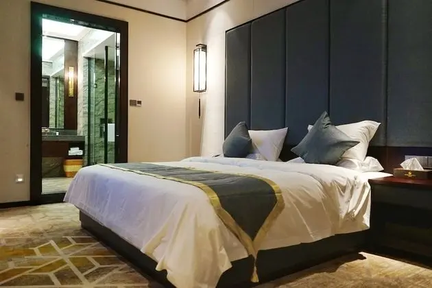 Shatou Hairun Hotel