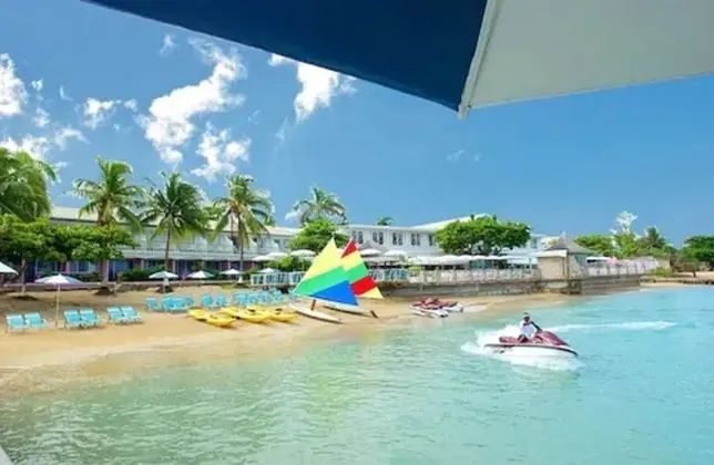 Shaw Park Beach Hotel & Spa - Plaj