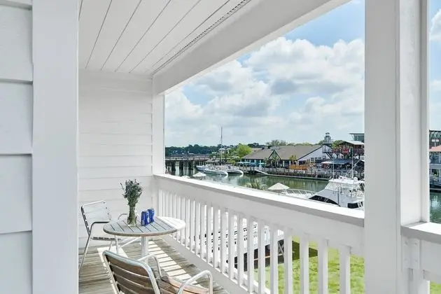 Shem Creek Inn
