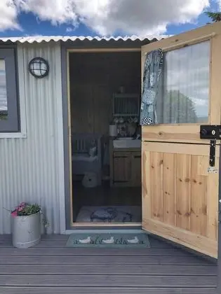 The Shepherds Hut at Hafoty Boeth - Dış Mekan