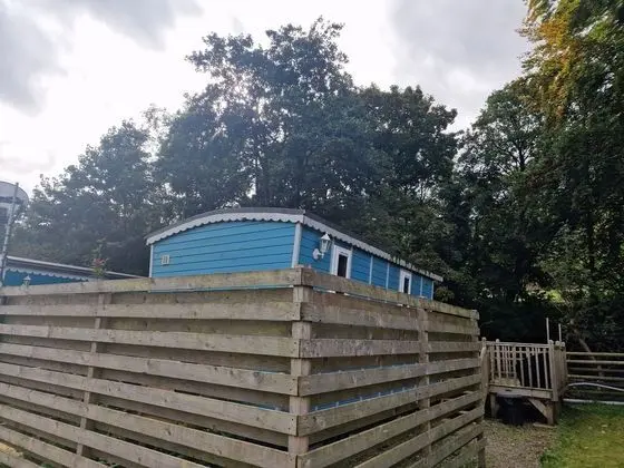 Shepherds Hut - Riverside 2
