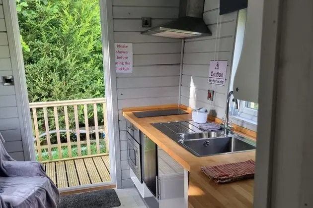 Shepherds Hut - Riverside 6 - Öne Çıkan Resim