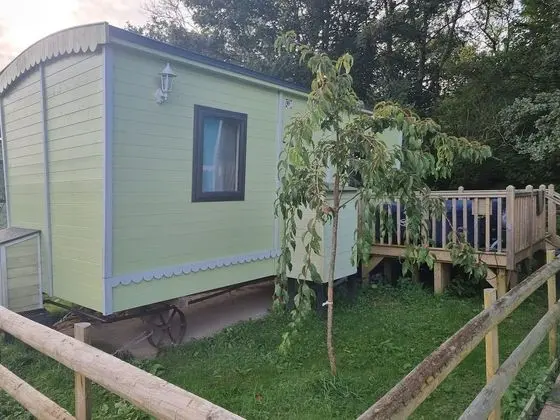 Shepherds Hut - Riverview 4