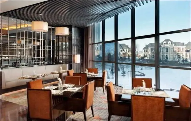 Sheraton Changchun Jingyuetan Hotel - Yeme / İçme