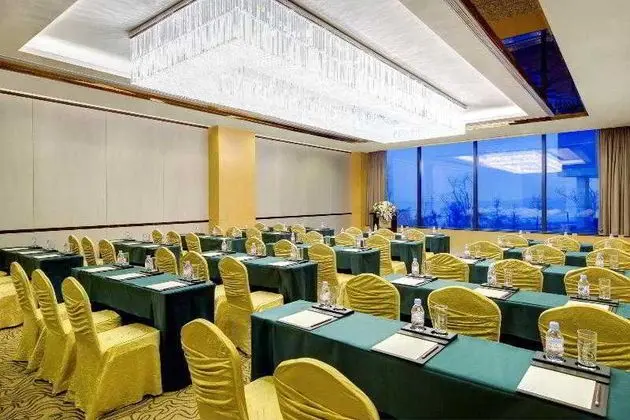 Sheraton Golden Beach Resort Yantai - Plaj
