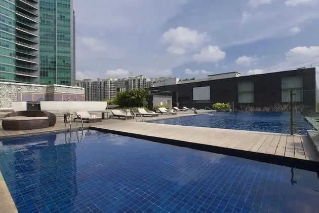 Sheraton Grand Bangalore Hotel at Brigade Gateway - Havuz