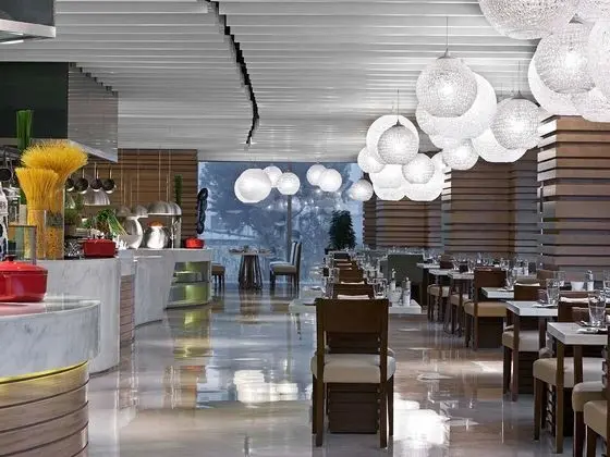 Sheraton Grand Beijing Dongcheng Hotel - Yeme / İçme