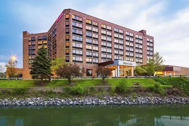 Sheraton Hotel Lisle - Dış Mekan