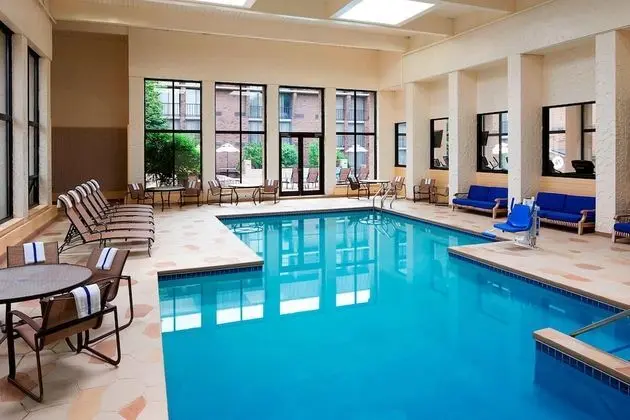 Sheraton Milwaukee Brookfield Hotel - Havuz