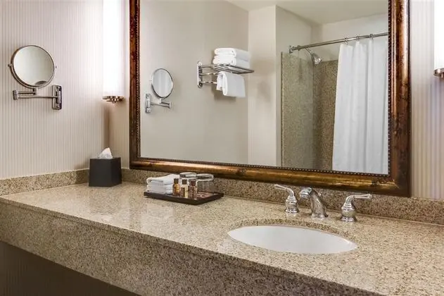 Sheraton Overland Park Hotel at the Convention Cen - Oda