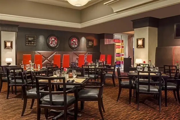 Sheraton Overland Park Hotel at the Convention Cen - Yeme / İçme