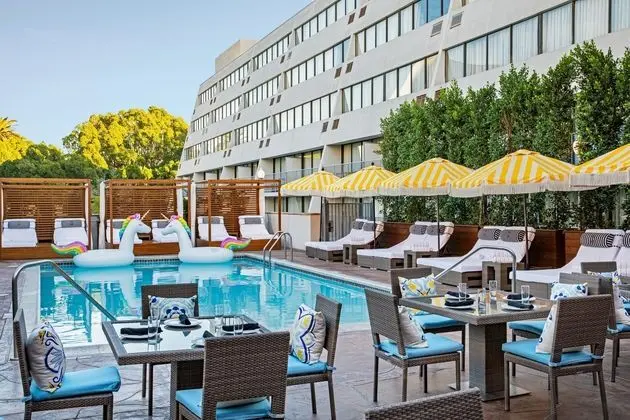 Sheraton Pasadena Hotel - Havuz