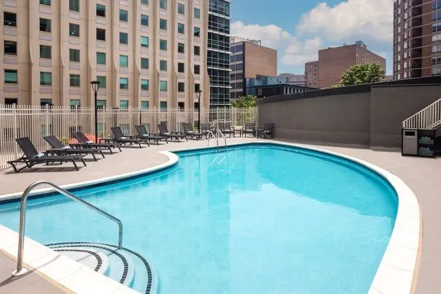 Sheraton Silver Spring Hotel - Havuz