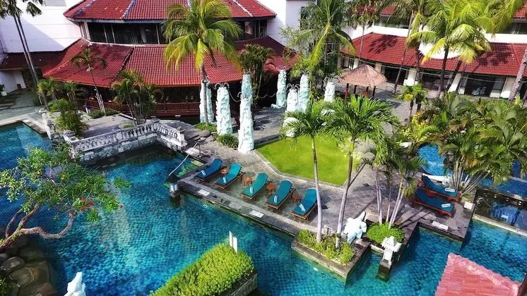 Sheraton Surabaya Hotel and Towers - Havuz