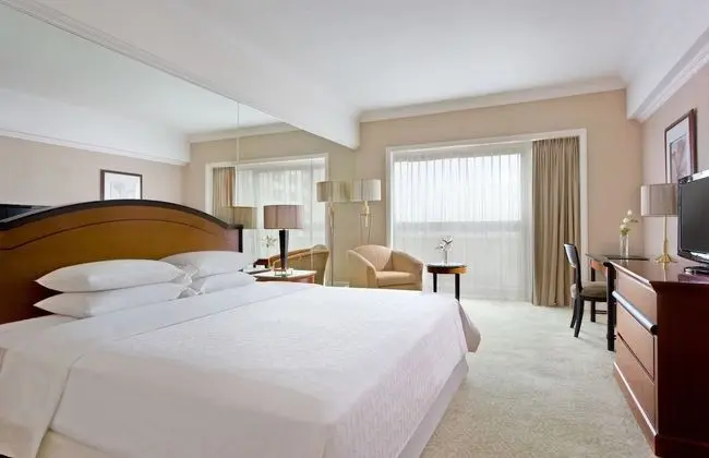 Sheraton Surabaya Hotel and Towers - Oda