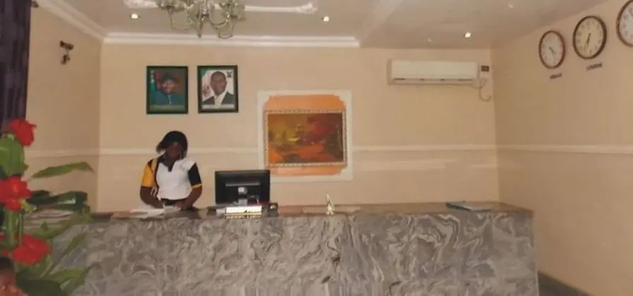 Sheriffyt Royale Hotel and Suites - Lobi