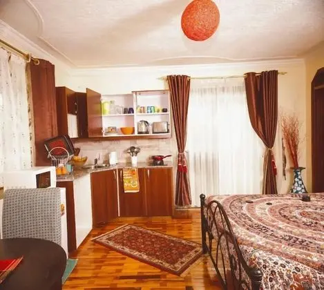 Sherry Homes Qwetu Studio - Öne Çıkan Resim