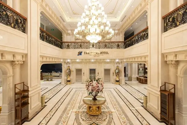 The Shine Hotel - Öne Çıkan Resim
