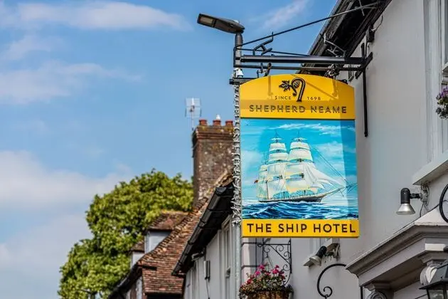 The Ship Hotel - Dış Mekan