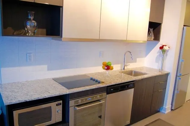 Shops at Don Mills Furnished Apartments - Mutfak