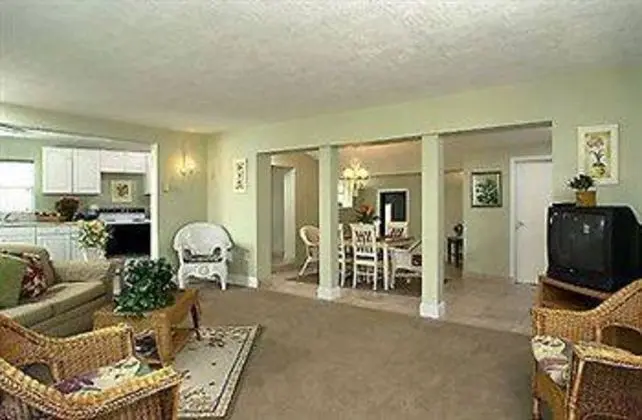 Shoreline All Suites Inn & Cabana Colony Cottages
