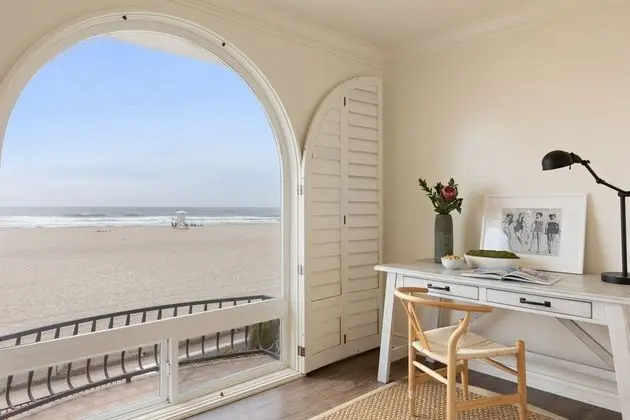 Shoreline by Avantstay Spectacular Beachfront Home w/ Fire Pit, Spa & Pool Table - İç Mekan