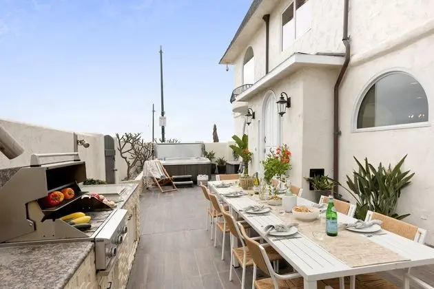 Shoreline by Avantstay Spectacular Beachfront Home w/ Fire Pit, Spa & Pool Table - İç Mekan