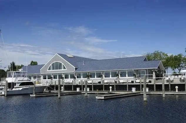 Shoreline Inn & Conference Center, an Ascend Colle