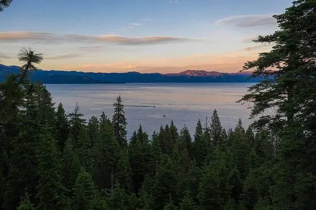Shoreline Vista - Plaj