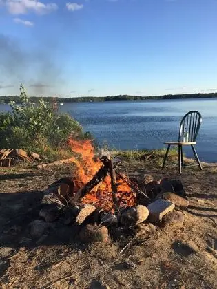 The Shores of Deer Lake - Plaj