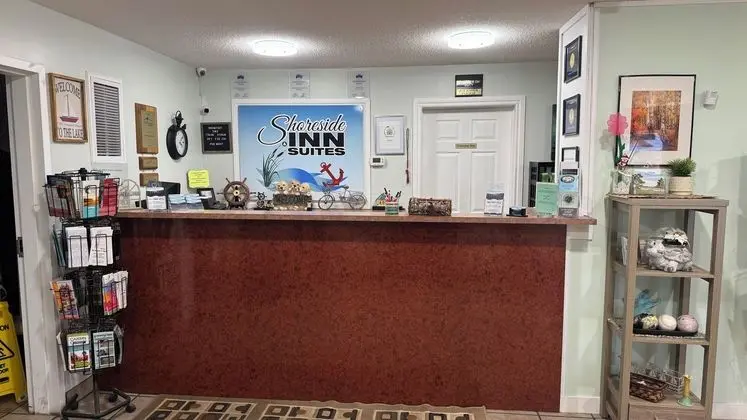 Shoreside Inn and Suites - Lobi