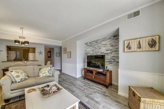 Shorewood 131 - Oda