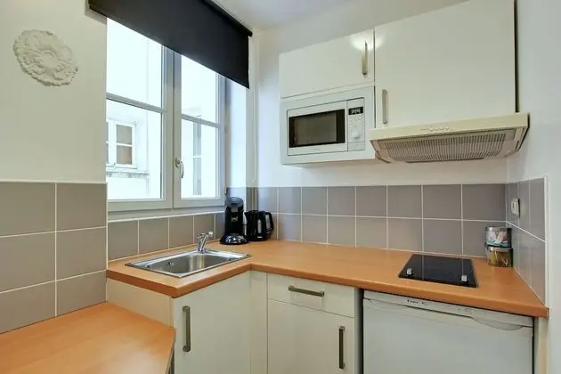 Short Stay Group Museum View Serviced Apartments - Mutfak