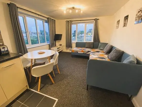Short Stay Legoland Windsor Heathrow Thorpe Park Twickenham - Bar