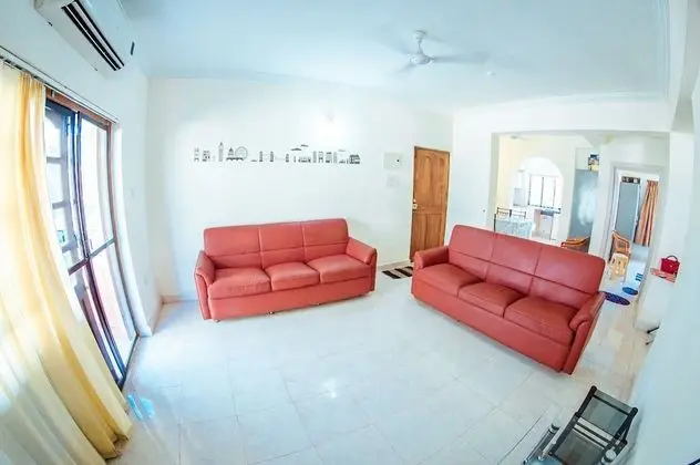 Showstopper 2 BHK Pool View Apartment - Lobi