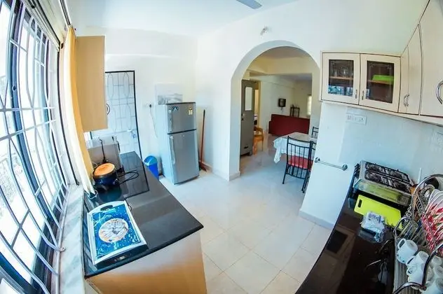Showstopper 2 BHK Pool View Apartment - Mutfak