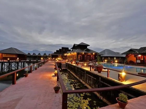 Shwe Inn Tha Floating Resort Hotel - Dış Mekan