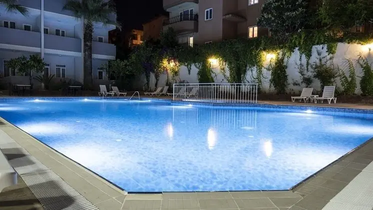 Side Spring Hotel - Havuz