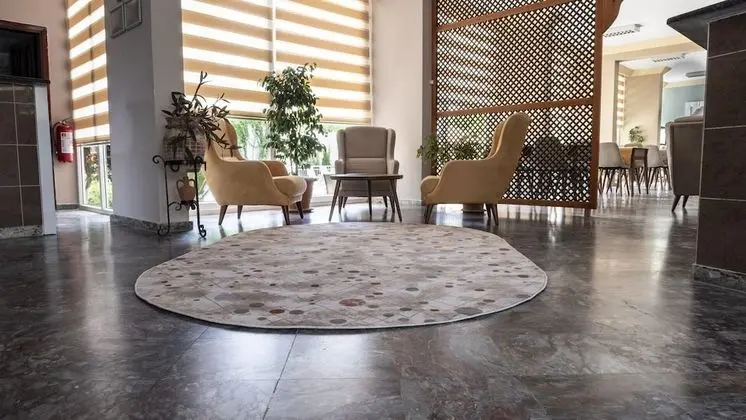 Side Spring Hotel - Lobi